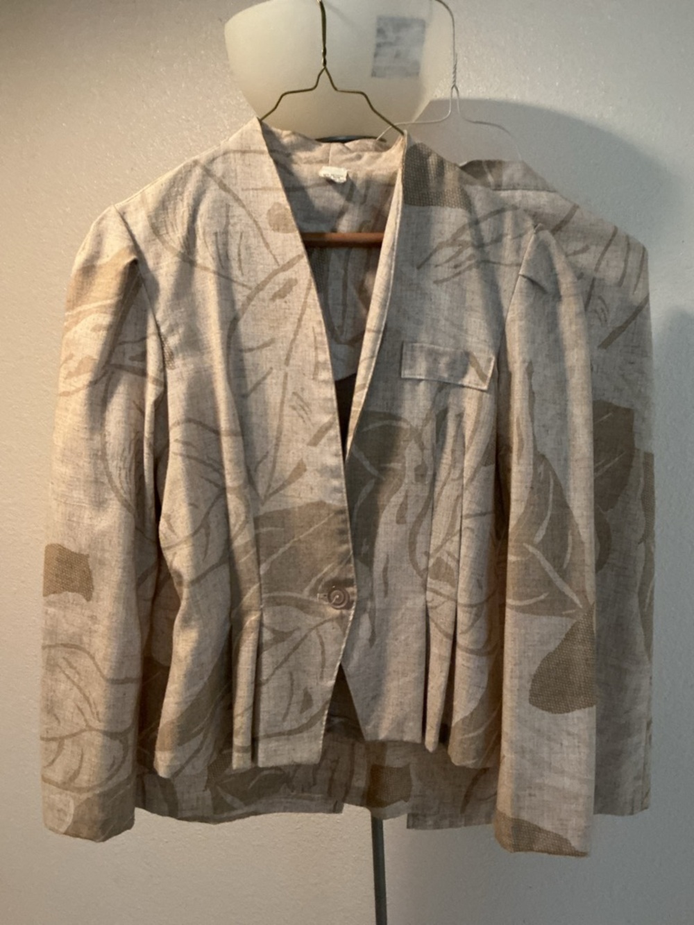 Women's Neutral Leaf-Print 2 pc Suit -Single-Button Jacket